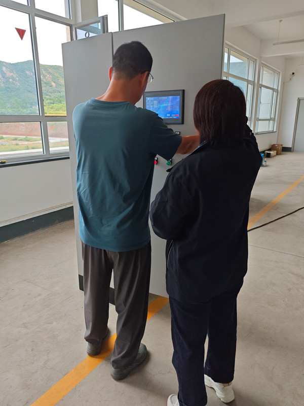 客戶到河北漢藍廠區考察SCR脫硝控制系統 客戶到河北漢藍廠區考察SCR脫硝控制系統